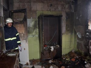 PRİZE TAKILI ŞARJ ALETİ EVİ YAKTI