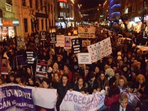 BURSA'DA 5 BİN KADIN ÖZGECAN İÇİN YÜRÜDÜ