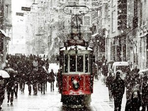 İSTANBUL'DA METEOROLOJİ UYARISI BÖYLE GERÇEKLEŞTİ