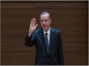 ERDOĞAN KONUŞURKEN AYAĞA KALKIP O SÖZLERE İTİRAZ ETTİ