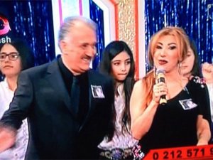 ÖZGECAN FOTOĞRAFIYLA GÖBEK ATTILAR