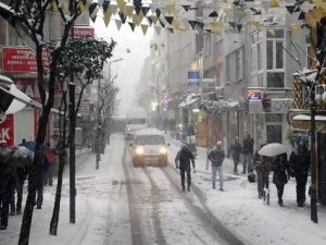 İSTANBUL'DA VALİLİK AÇIKLAMA YAPTI KAR KALINLIĞI 60 CM