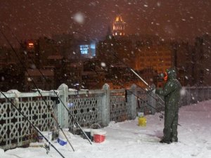 İSTANBUL'DA  GECE KAR MANZARALARI