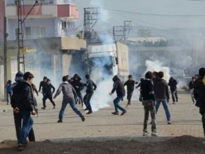 GÜNEYDOĞU'DA POLİS SOKAĞA ÇIKAMIYOR