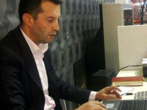 "ALACAKLILAR GELECEK DİK DUR" DEDİ KAFASINA SIKTI