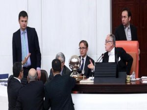 TBMM'DE MİKROFONU KIRDILAR