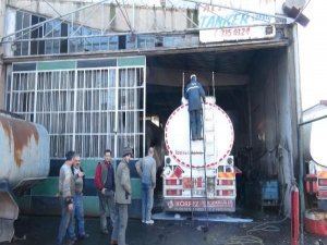 SANAYİ SİTESİNDE ŞİDDETLİ PATLAMA 1 AĞIR YARALI