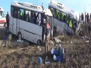 ÖĞRENCİ VE İŞÇİ SERVİSİ ÇARPIŞTI 1 ÖLÜ 30 YARALI