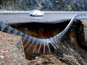 Milyarlar Harcanan Duble Yollar Dökülüyor