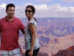 AŞIRI DİNCİLER ÜNLÜ YAZARI SATIRLA PARÇALADILAR