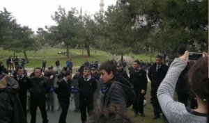 BİLAL ERDOĞAN PROTESTOSUNA POLİS COPU