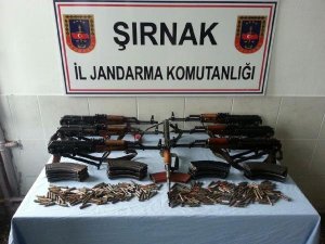 ŞIRNAK'TA 7 KALEŞNİKOF ELE GEÇİRİLDİ