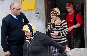 KOCASINI BIÇAKLAYAN GENÇ KADIN GÖZALTINDA