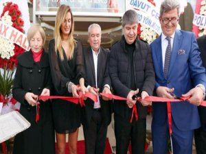 ÜNLÜ MANKEN CHP'DEN ADAY OLDU AKP İLE AÇILIŞ YAPTI