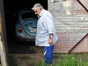 DÜNYANIN EN SEVİLEN DEVLET BAŞKANINDAN VEDA