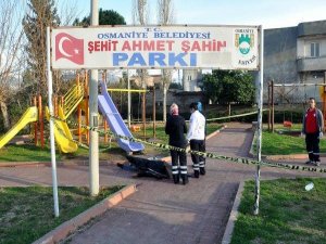 ÇOCUK PARKINDA ÇATIŞMA 2 ÖLÜ