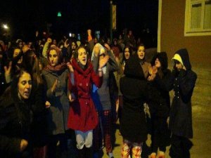 ÜNİVERSİTELİNİN ÖLÜMÜ ÖĞRENCİLERİ AYAĞA KALDIRDI