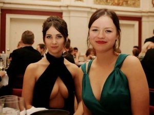 DANİMARKA MUHAFAZAKAR SİYASETÇİNİN POZLARINI KONUŞUYOR