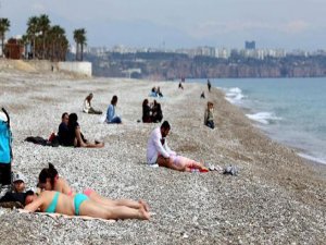 AKDENİZ'E YAZ GELDİ PLAJLAR ŞENLENDİ