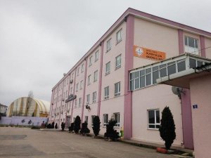 OKULDA ŞOK EDEN KAZA 1 AĞIR 4 ÖĞRENCİ YARALANDI