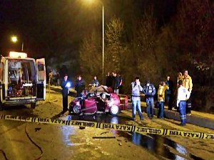 FECİ KAZADA 4 KİŞİ ÖLDÜ 2 KİŞİ AĞIR YARALI