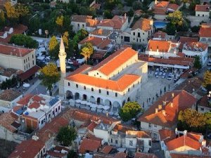 ÇOK SİNİRLENDİ; "ALAÇATI'DAN ELİNİZİ ÇEKİN"