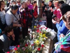 ÖZGECAN'IN MEZARI DOLDU TAŞTI