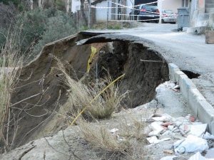 BURSA'DA DOĞALGAZ PATLAMASI "BİNA BOŞALTILDI"