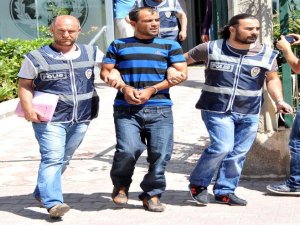 KARDEŞİNİ 'EŞİMİN ÜZERİNDE GÖRÜNCE KAFASINA ODUNLA VURDUM'