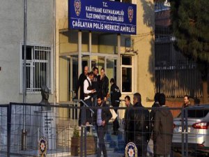 KOMEDİYE BAK; 2 POLİSİ KAÇIRIP DARP ETTİLER