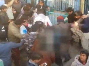 SÖZDE İSLAM BEKÇİLERİ ÖZÜRLÜ KADINI PARÇALAYIP  YAKTILAR