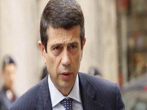 İTALYAN HÜKUMETİNDE HEDİYE SAAT ŞOKU