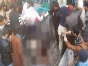 AŞIRI DİNCİLERIN PARÇALAYIP YAKTIKLARI KADIN BATI BASININDA