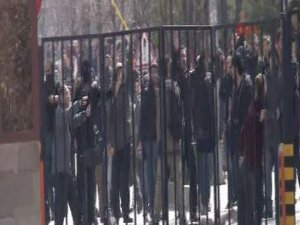 ÜNİVERSİTE KARIŞTI POLİS MÜDAHALESİ BAŞLADI