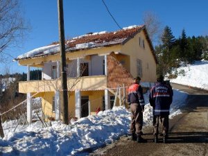 TECAVÜZCÜSÜNÜ ÖLDÜREN BİR GENÇ KIZA DAHA MÜEBBET