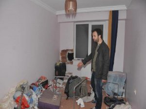 BOMBA GİBİ PATLAYAN ŞOFBEN EVİN DUVARINI DELDİ