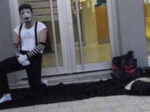 Sokakta sanata 82 TL ceza