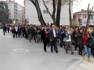 DENİZLİ'DE LİSELİLER AYAĞA KALKTI