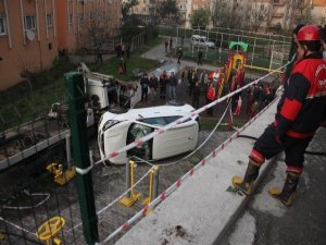 DİREKSİYON ÇALIŞIRKEN OKUL BAHÇESİNE UÇTU