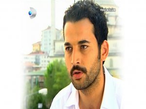 ÜNLÜ DİZİ OYUNCUSU BABASINI ÖLDÜRDÜ