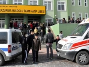 İmam Hatip Lisesi'nde öğretmeni bıçakladı