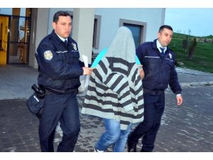 EĞİTİM TIR'I GÖNÜLLÜSÜNDEN ÖĞRENCİLERE SARKINTILIK