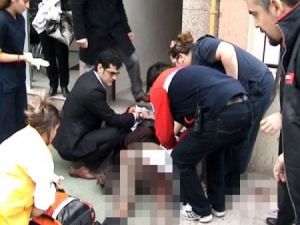 15 yaşındaki çocuk annesini doğradı