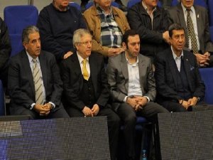 FENERBAHÇE, BEŞİKTAŞ'I YENEREK SERİDE ÖNE GEÇTİ