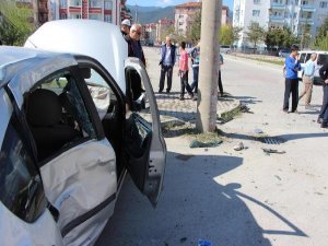 KALDIRIMDAKİ GENCE ÇARPAN ARAÇ ÖLDÜRDÜ