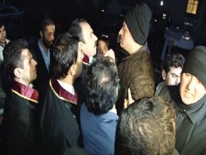 POLİSLERİN SORGULANMASINDA ADLİYEDE GERGİNLİK