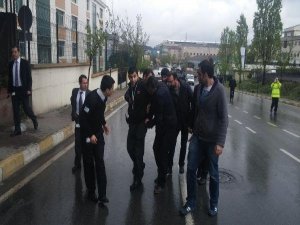 İSTANBUL'DA ATEŞ AÇAN GÜVENLİK GÖREVLİSİ DEHŞETİ