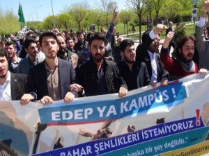 AKP GENÇLİĞİNDEN  ÜNİVERSİTEDE "EDEP YA KAMPÜS" OLAYI