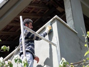 GÜNDÜZ İNŞAATTA ÇALIŞIYOR GECE MİLLETVEKİLİ ADAYI