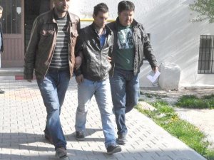 EVLERDEN KADIN İÇ ÇAMAŞIRLARI ÇALAN HIRSIZ YAKALANDI